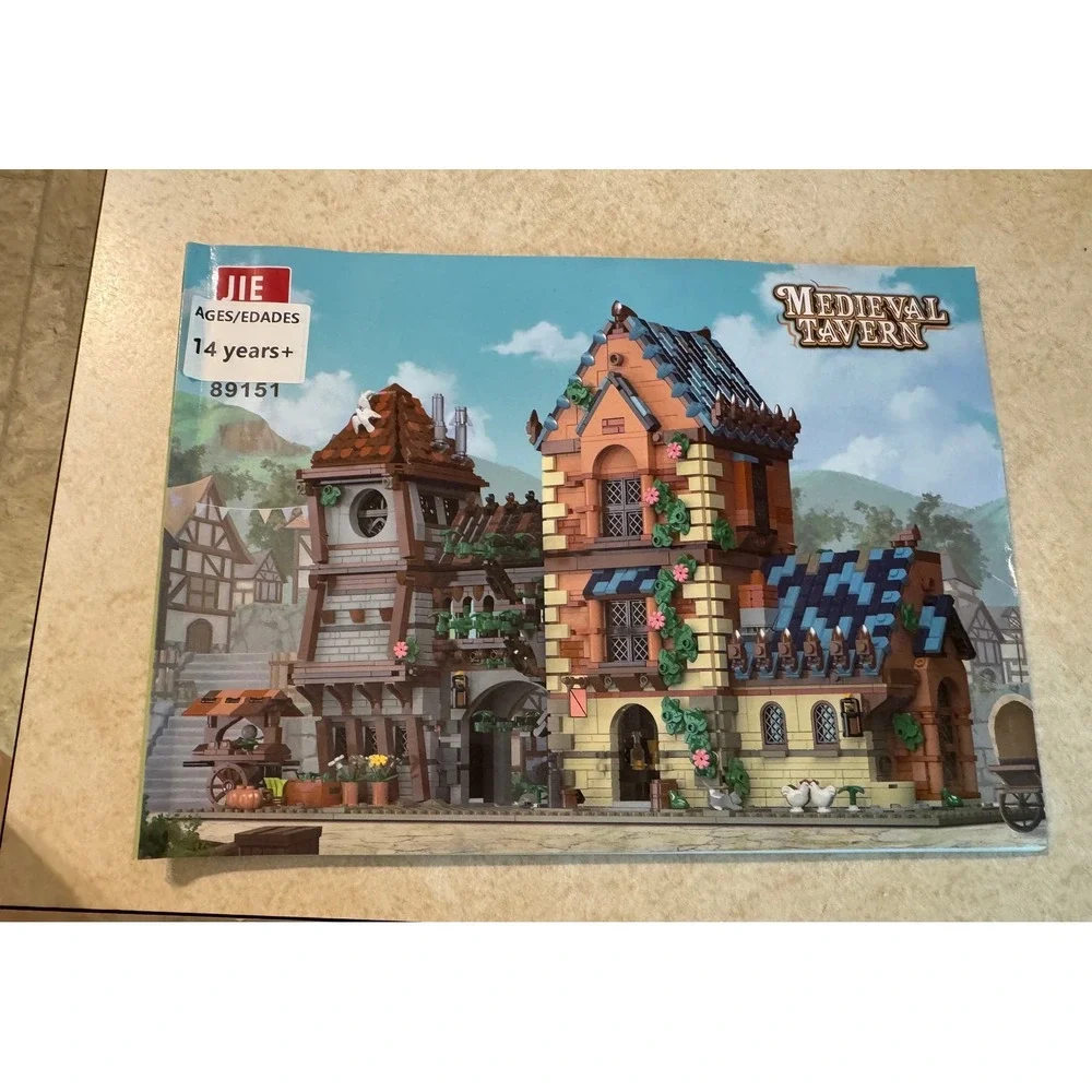 Jie Star Medieval Scholars Retreat and Alchemist Shop Building Set with 8 Mini